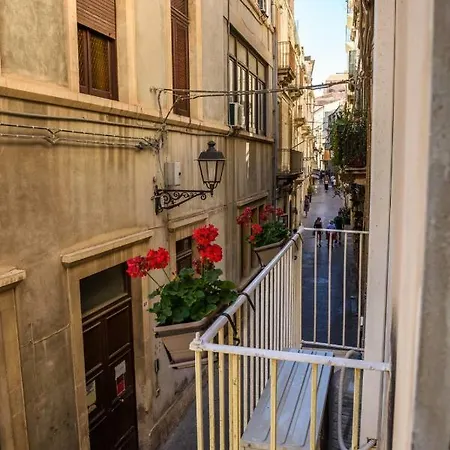La Fonte Di Ortigia Syracuse