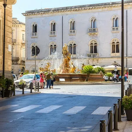 La Fonte Di Ortigia * Syracuse